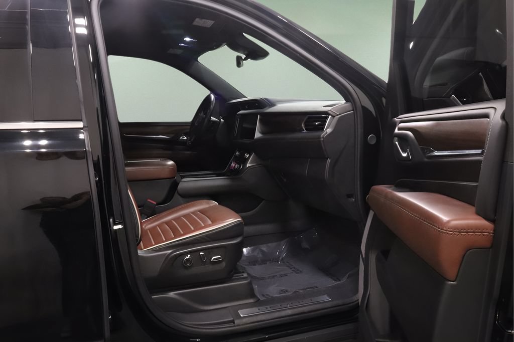 Used 2024 GMC Yukon Denali Ultimate AWD/4WD image 8