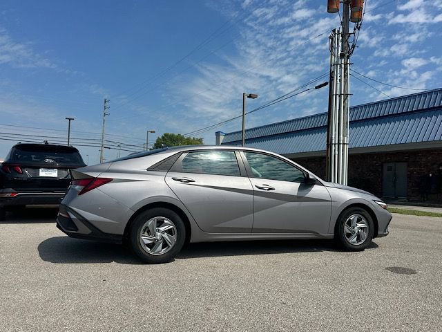 Used 2024 Hyundai Elantra SE FWD image 8