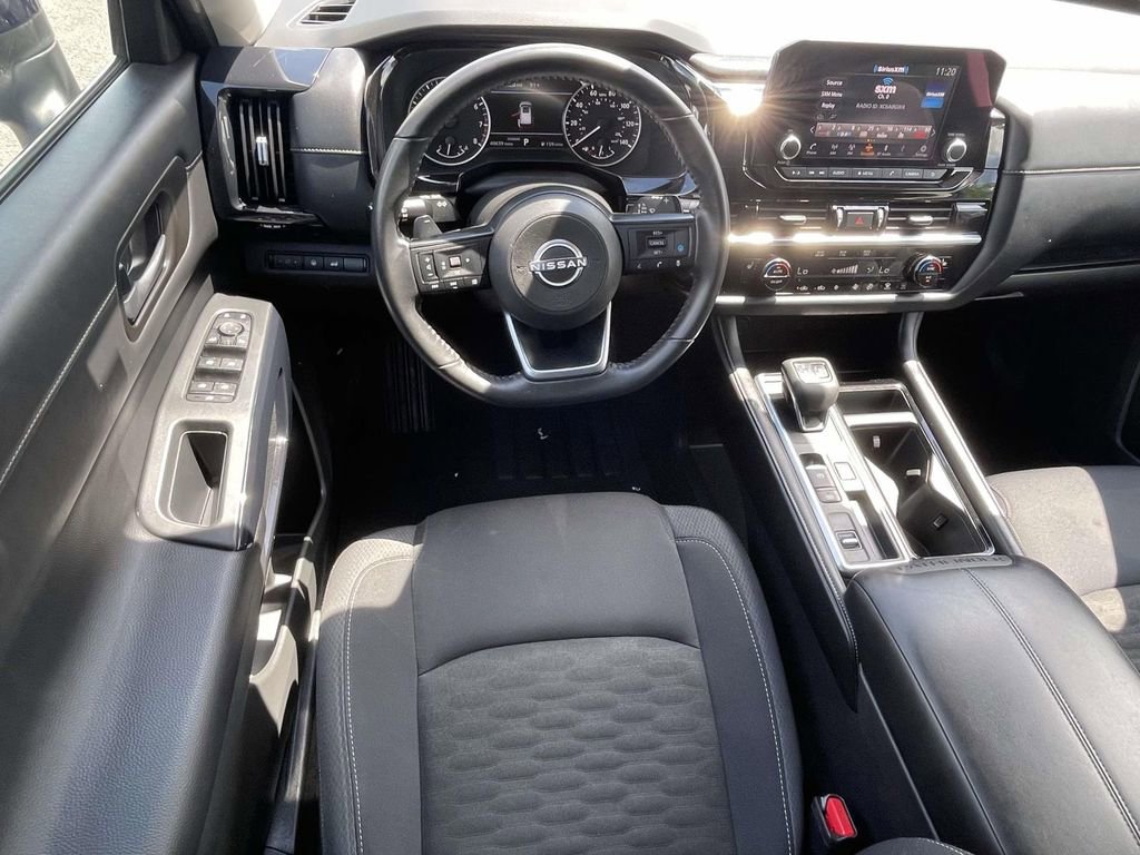 Used 2025 Nissan Pathfinder SV FWD image 12