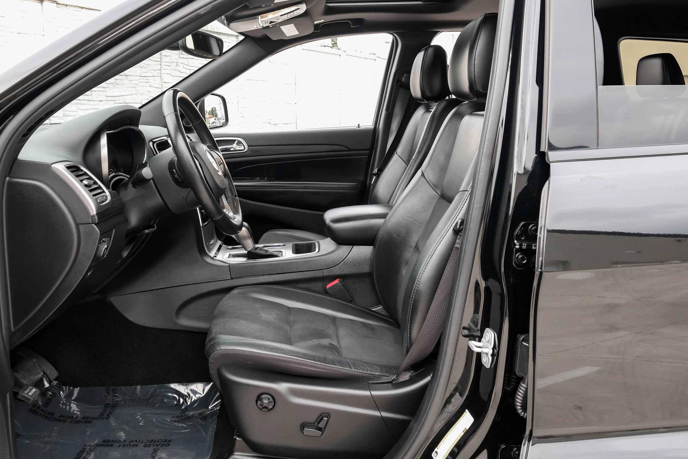 Used 2020 Jeep Grand Cherokee Altitude RWD image 4