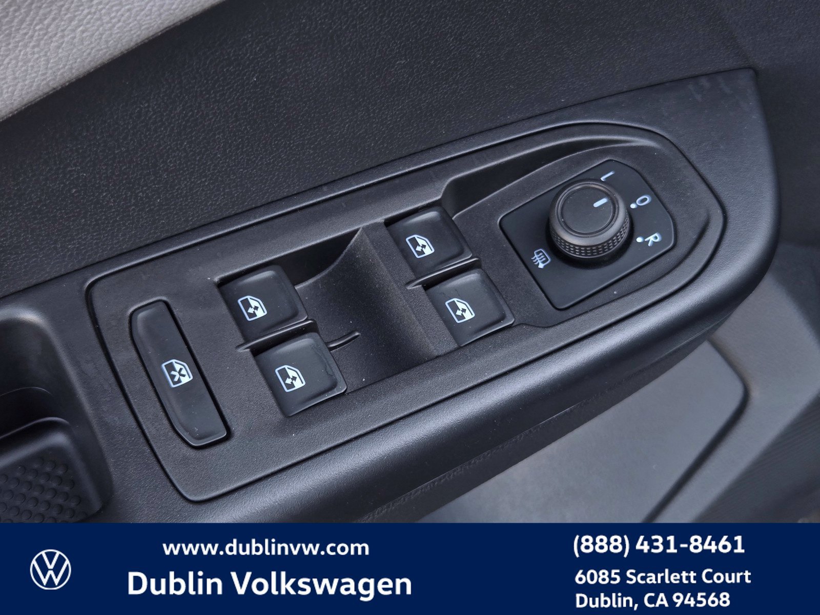 Certified 2024 Volkswagen Taos SE FWD image 11