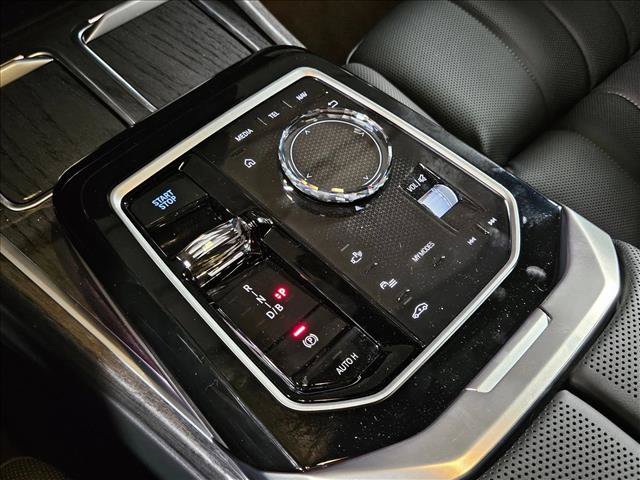 New 2026 BMW i7 M70 AWD/4WD image 10