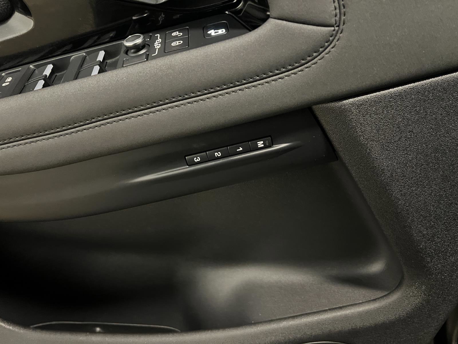 Used 2020 Land Rover Range Rover Evoque SE image 26