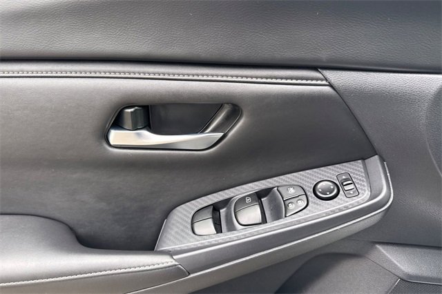 Used 2025 Nissan Sentra SV image 11