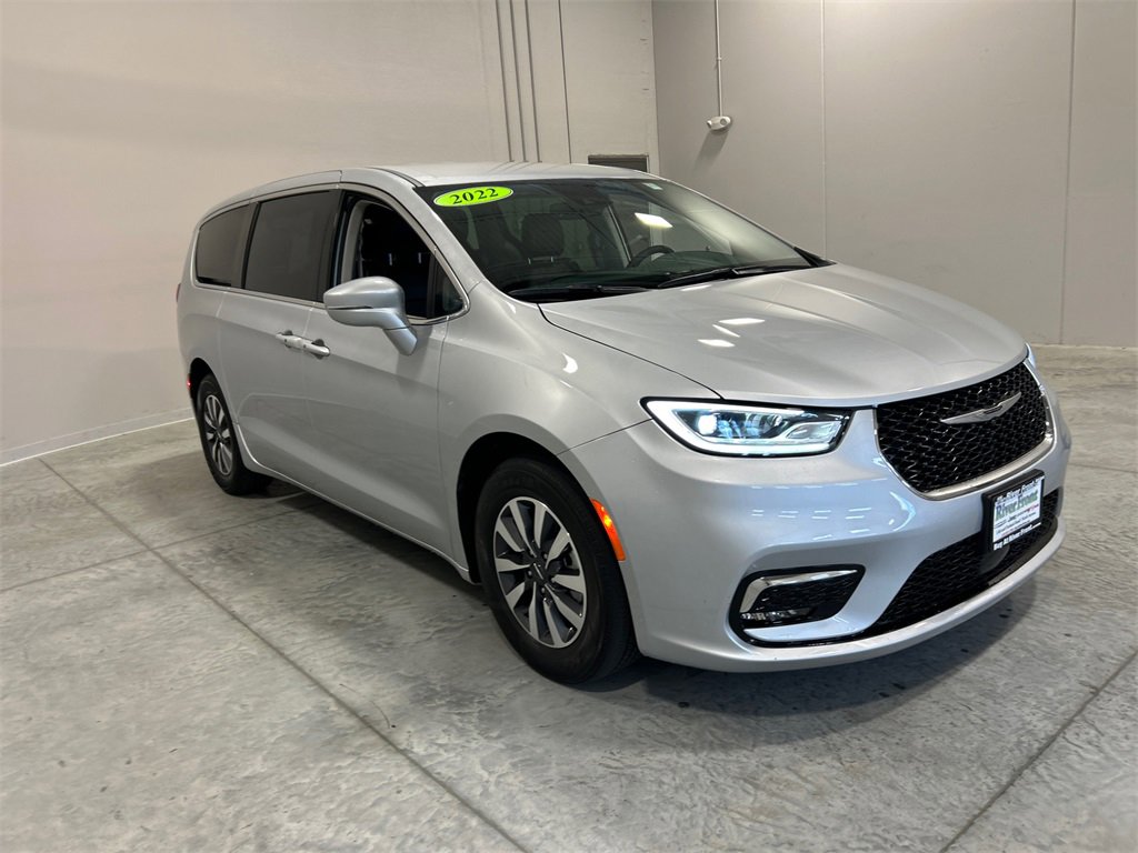 Used 2022 Chrysler Pacifica Touring-L image 4