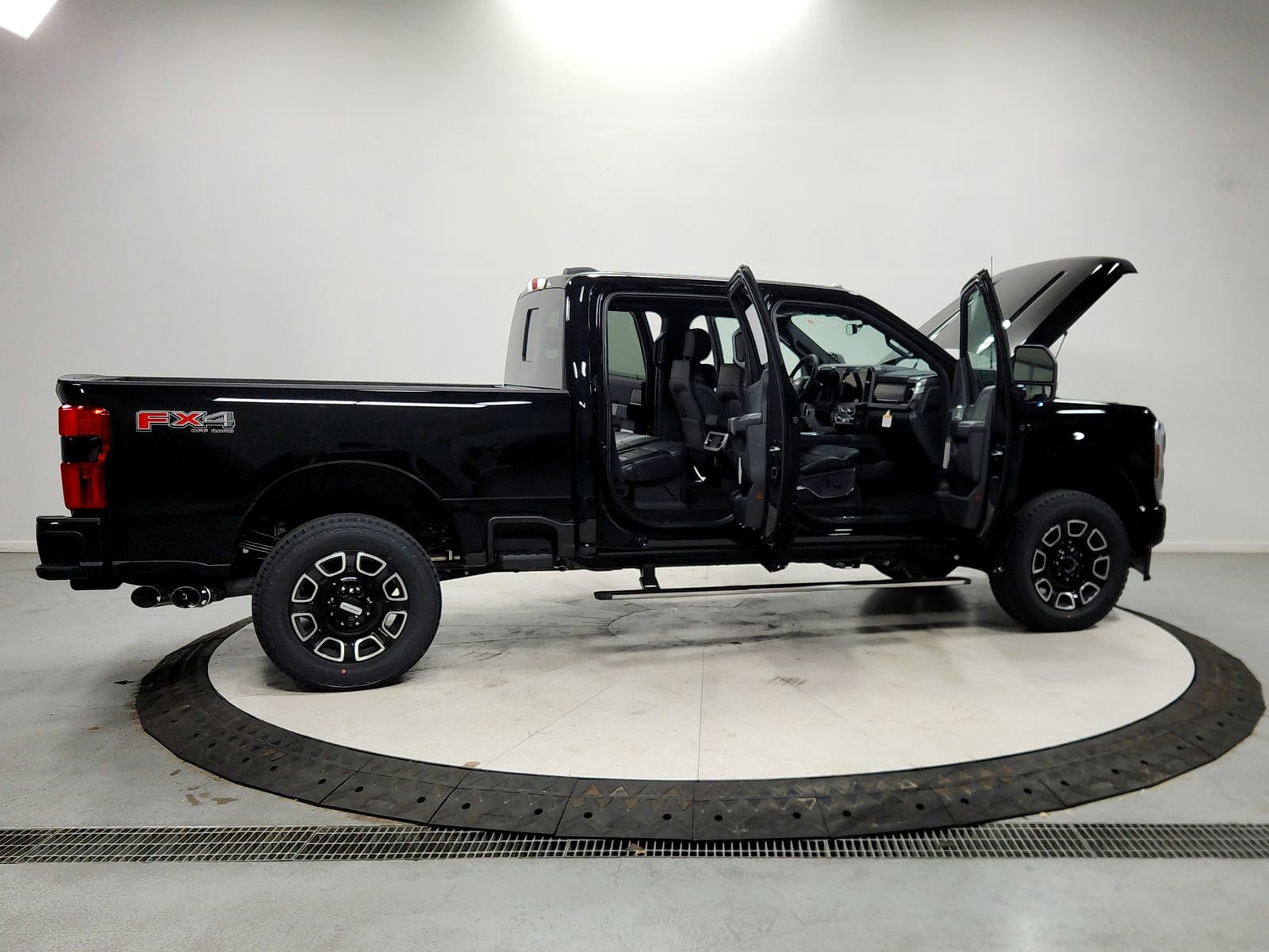 New 2026 Ford F350 Platinum w/ FX4 Off-Road Package image 16