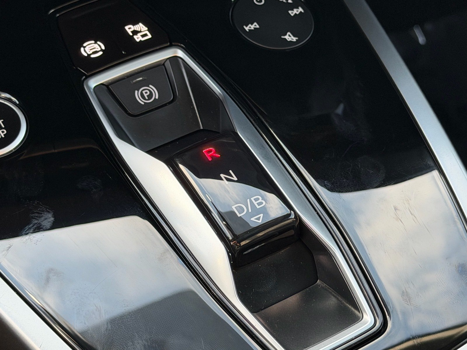 Used 2023 Audi Q4 e-tron Premium Plus w/ Premium Plus AWD/4WD image 25