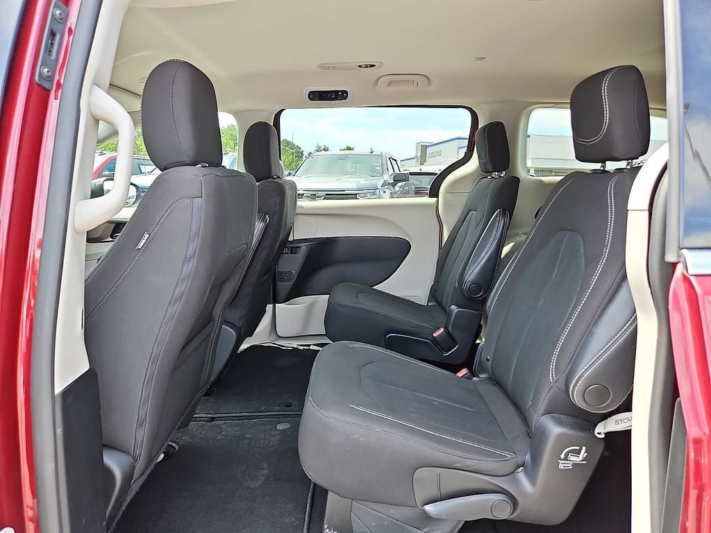 Used 2023 Chrysler Voyager LX FWD image 10