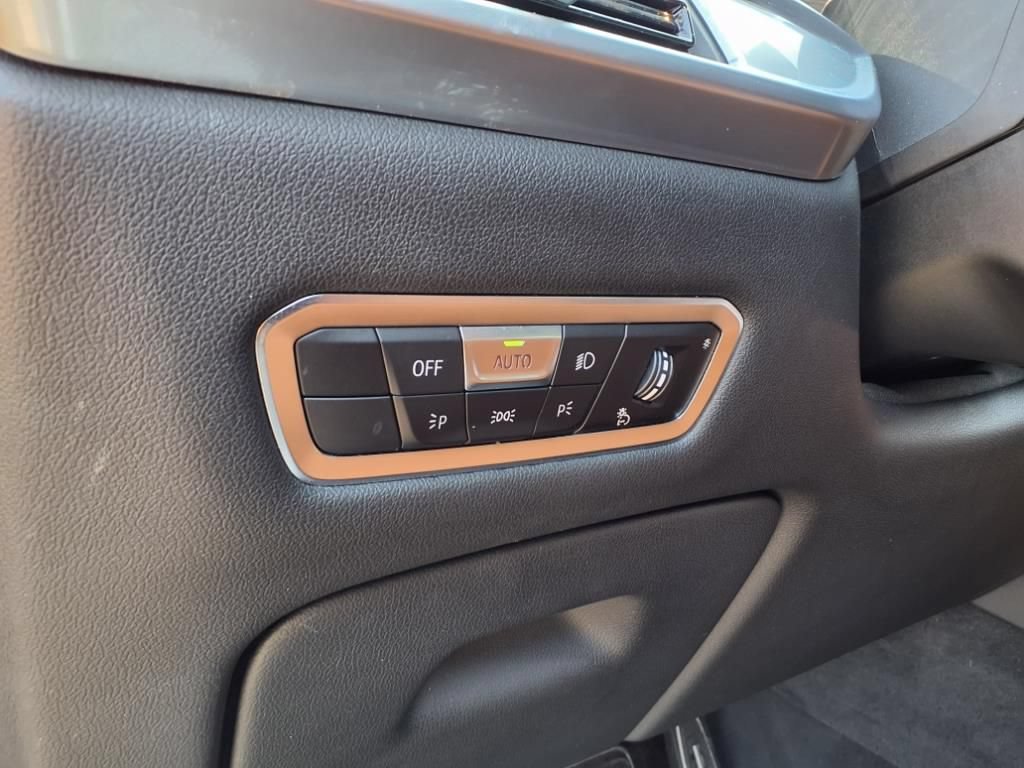 Used 2023 BMW X7 xDrive40i w/ M Sport Package AWD/4WD image 16