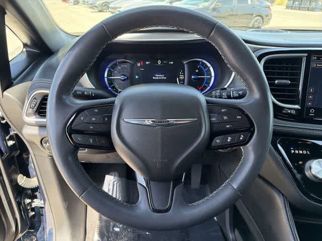 Used 2022 Chrysler Pacifica Limited w/ Uconnect Theater Family Group image 21