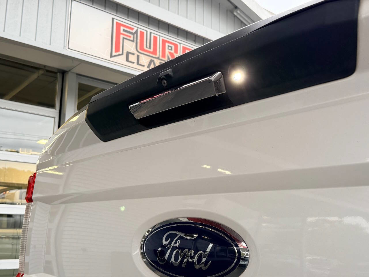 Used 2017 Ford F350 Lariat w/ FX4 Off-Road Package image 9