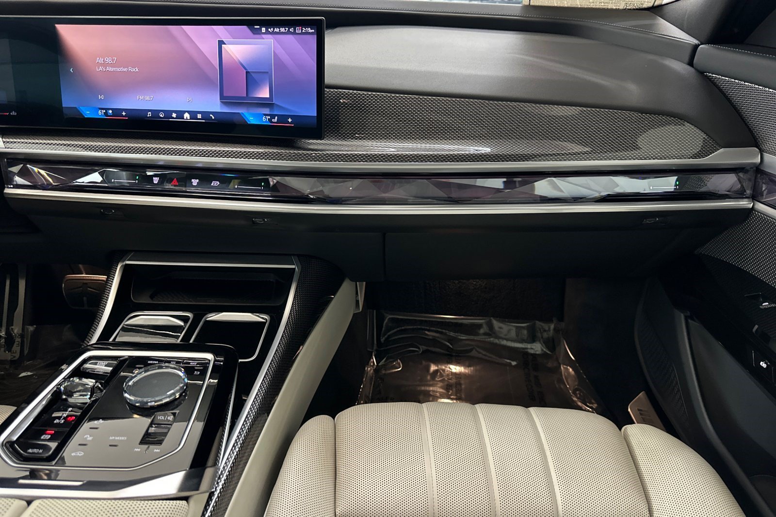 Certified 2023 BMW 740i RWD image 33
