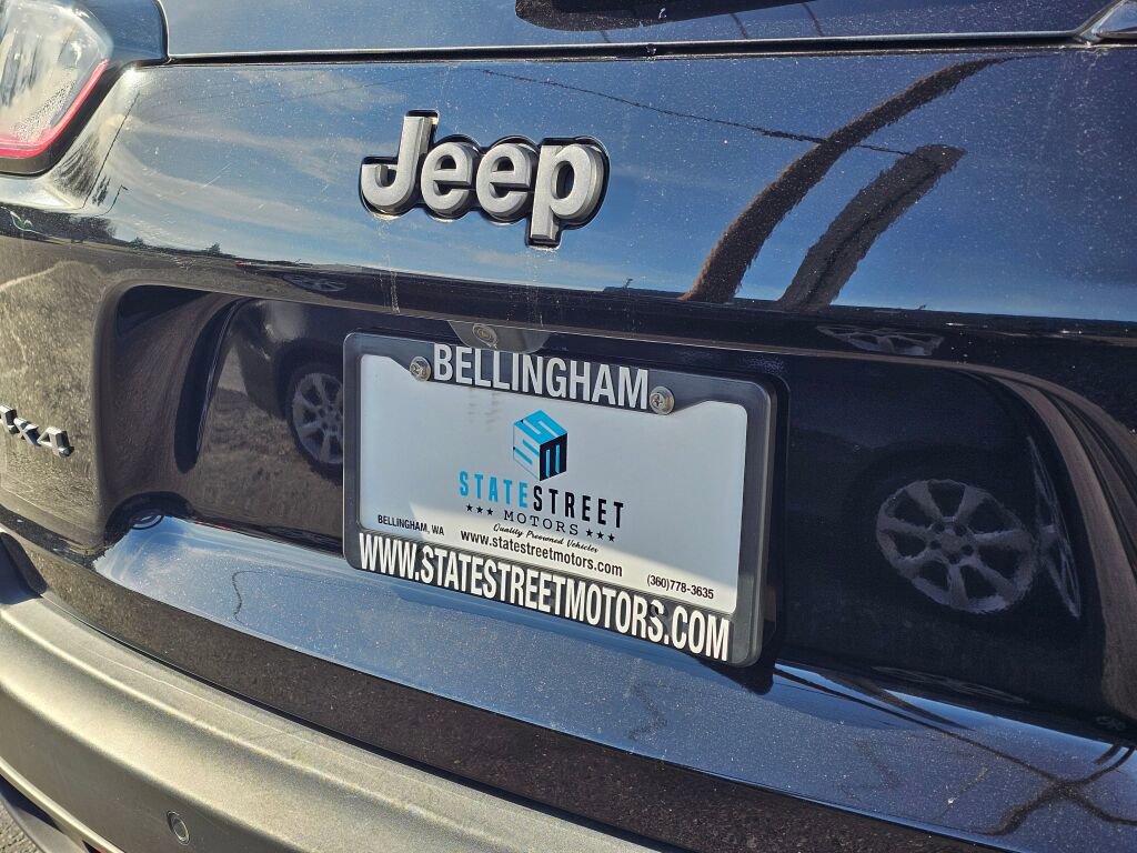 Used 2019 Jeep Cherokee Trailhawk image 13