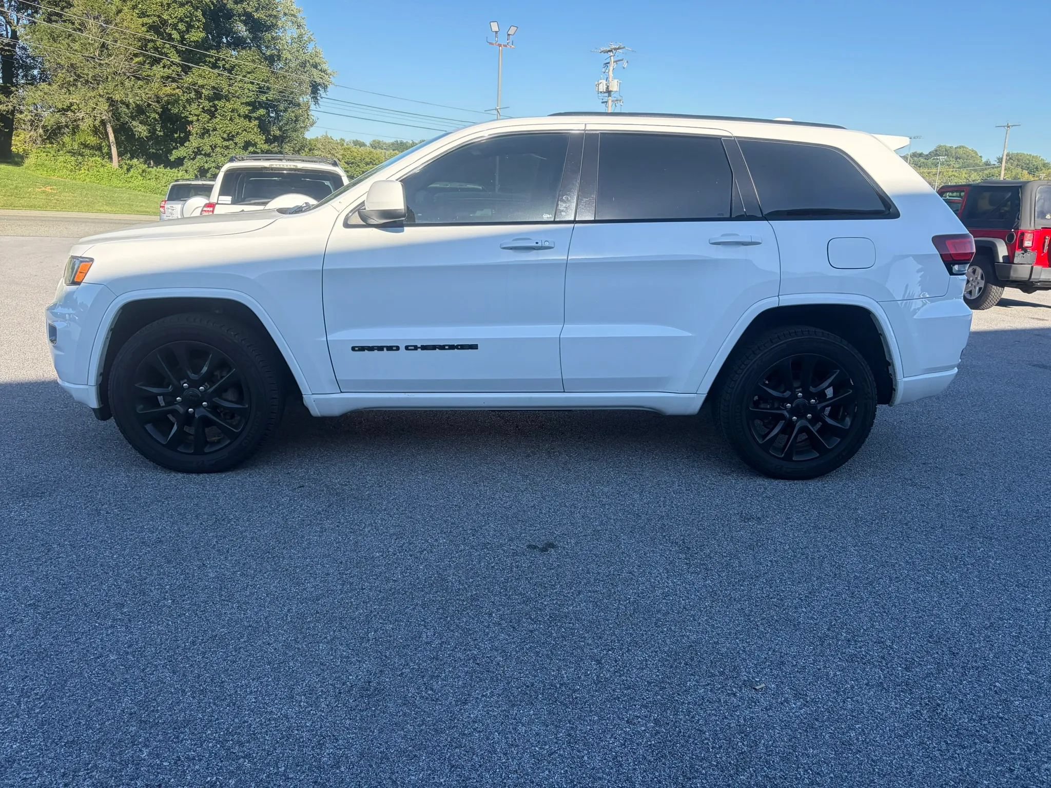 Used 2019 Jeep Grand Cherokee Altitude AWD/4WD image 19