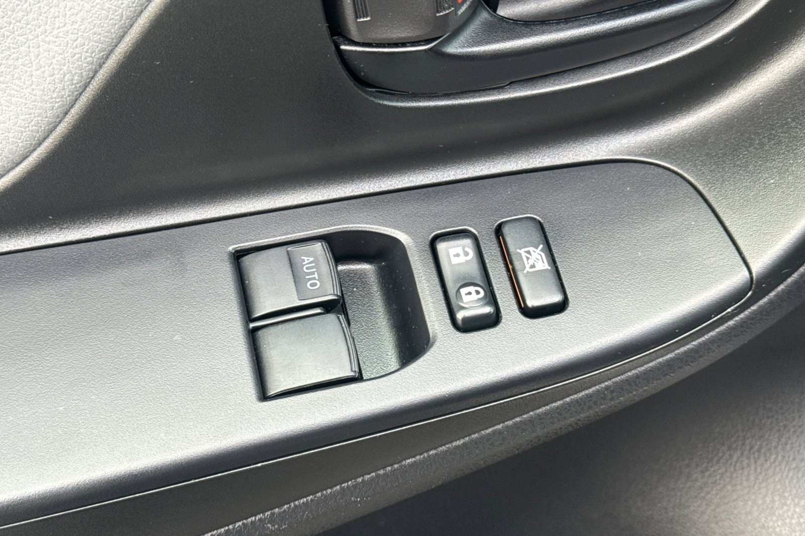 Used 2016 Toyota Yaris L image 17