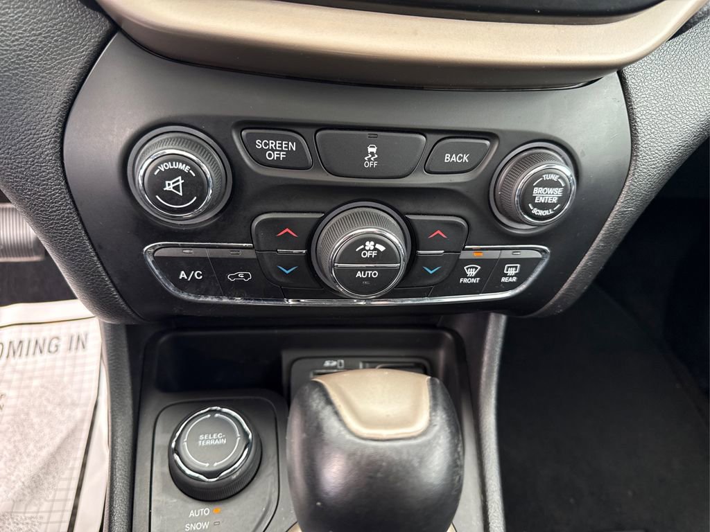 Used 2018 Jeep Cherokee Limited image 30
