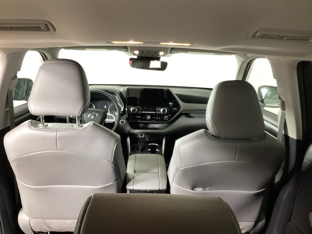 Used 2025 Toyota Highlander XLE AWD/4WD image 21