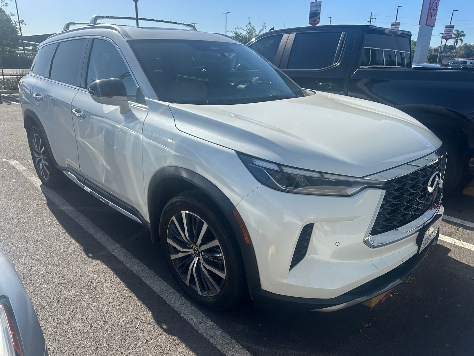 Used 2025 INFINITI QX60 Sensory w/ Vision Package AWD/4WD image 1