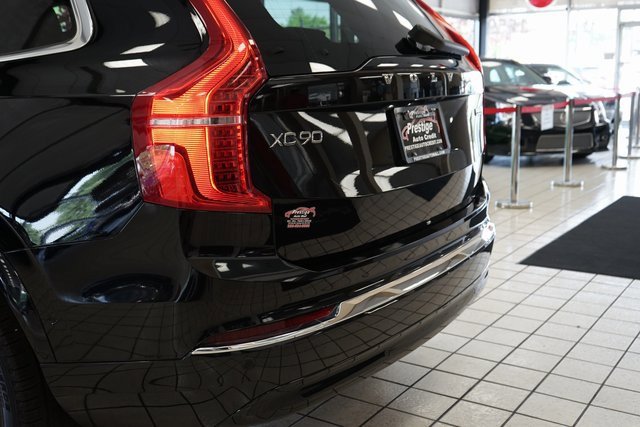 Used 2023 Volvo XC90 B6 Plus image 16