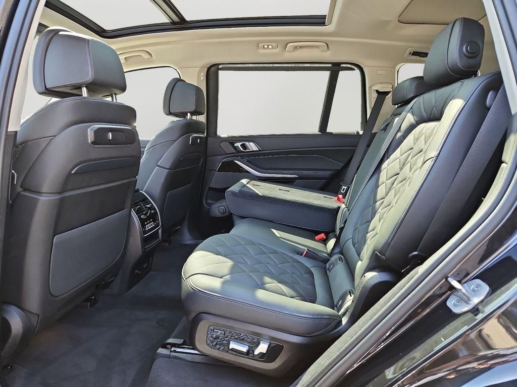 Used 2025 BMW X7 xDrive40i w/ Premium Package image 10