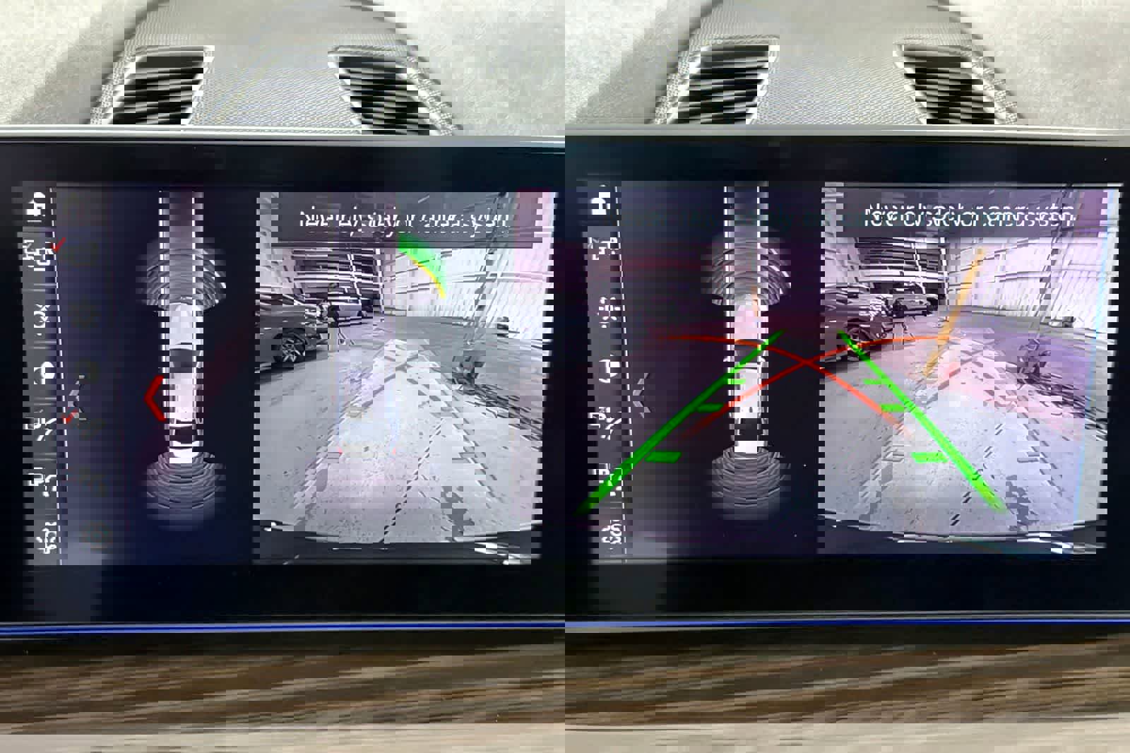 Used 2019 BMW 530e w/ Convenience Package image 19