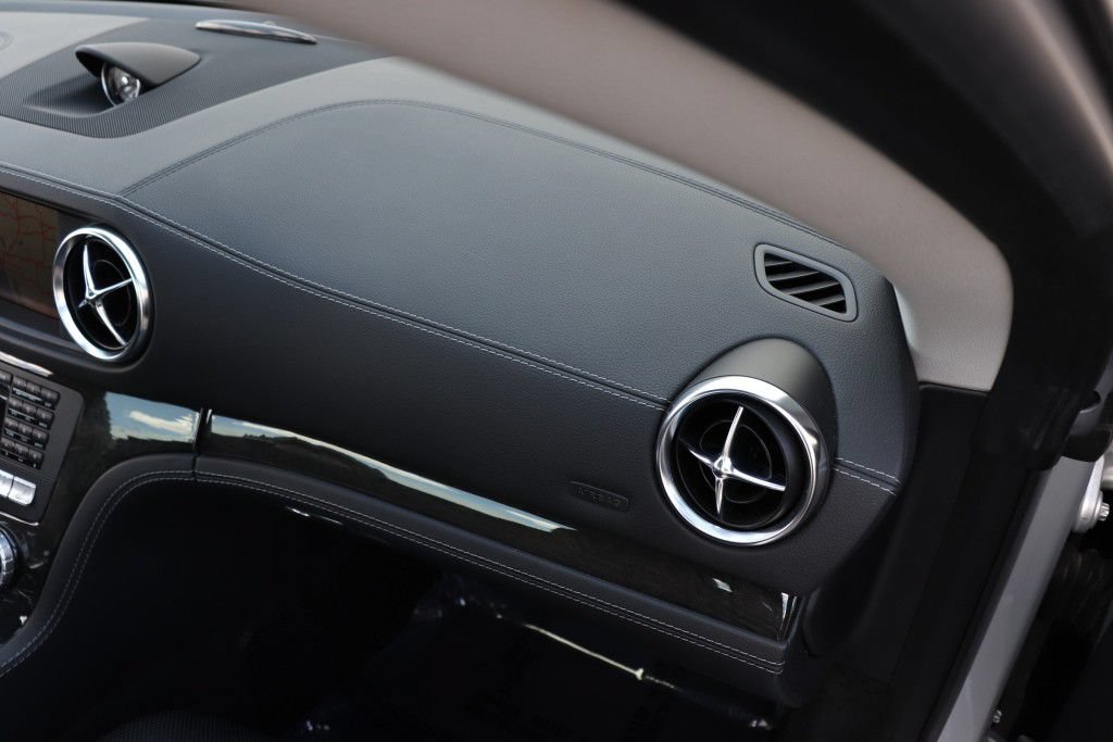 Used 2014 Mercedes-Benz SL 550 w/ Driver Assistance Package image 44