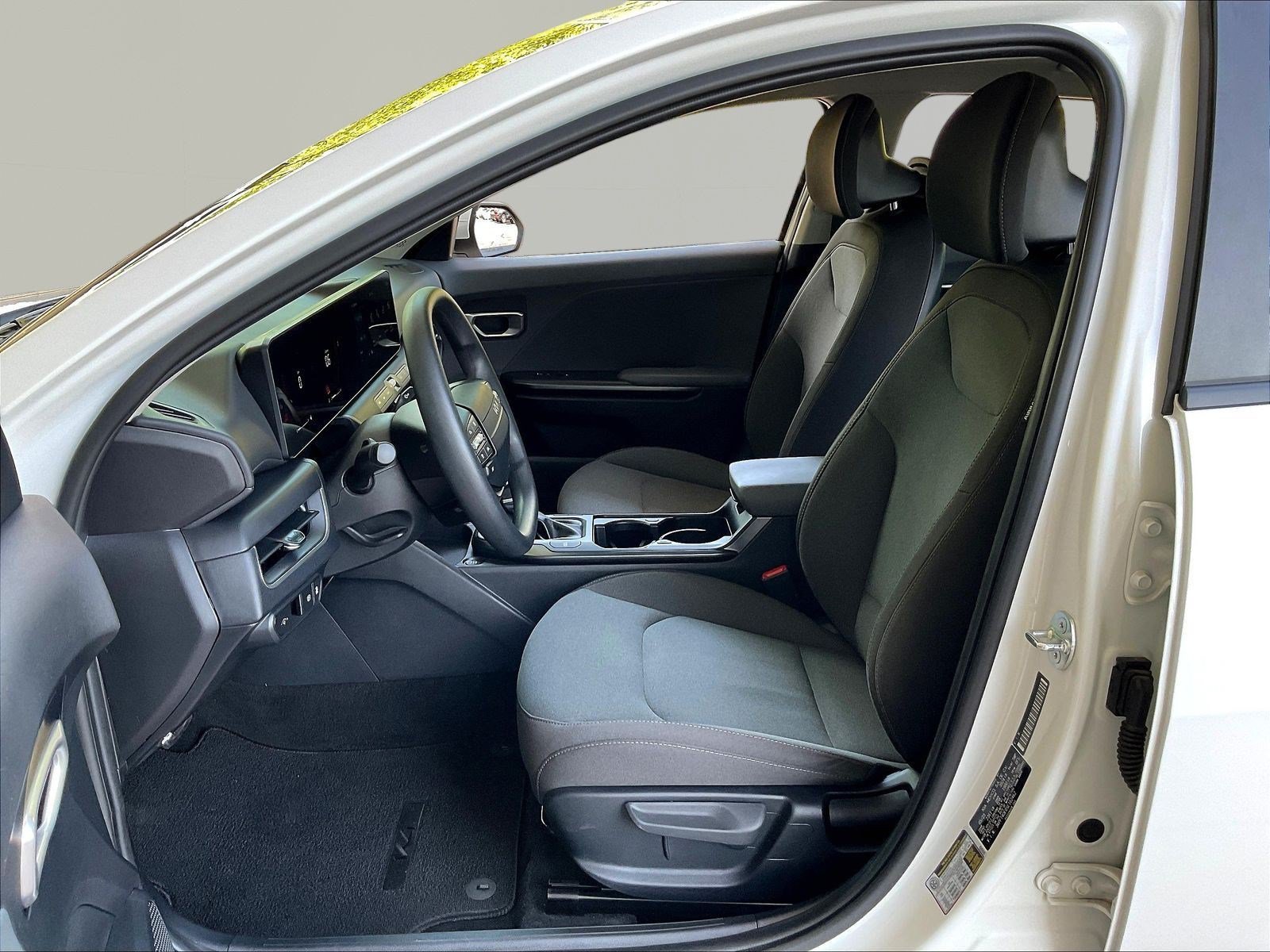 Used 2025 Kia K4 FWD image 20