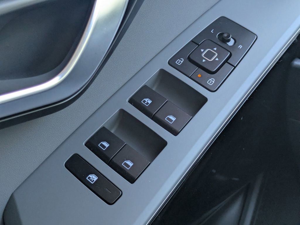 Used 2025 Kia Niro EX image 24