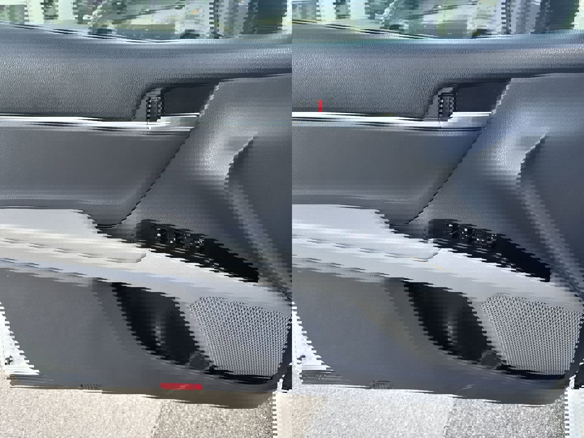 Used 2020 Toyota Camry LE image 23