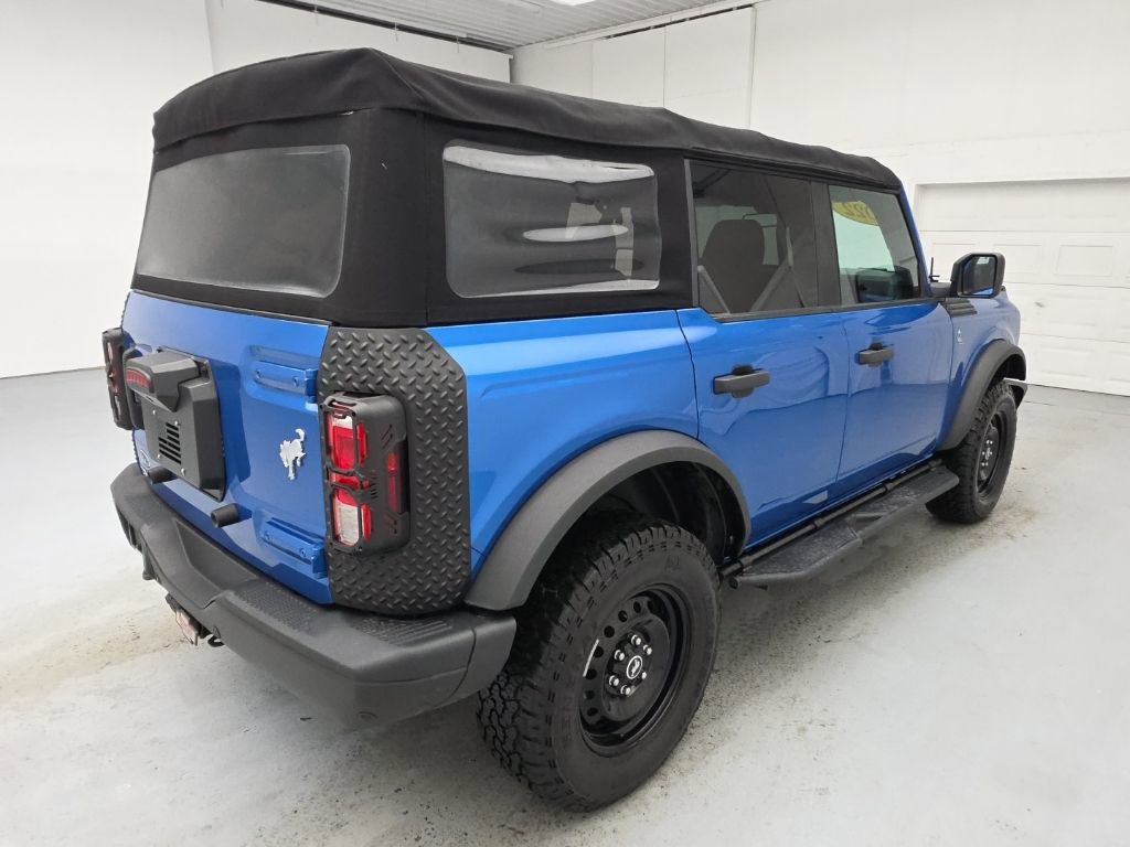 Used 2022 Ford Bronco Black Diamond image 12