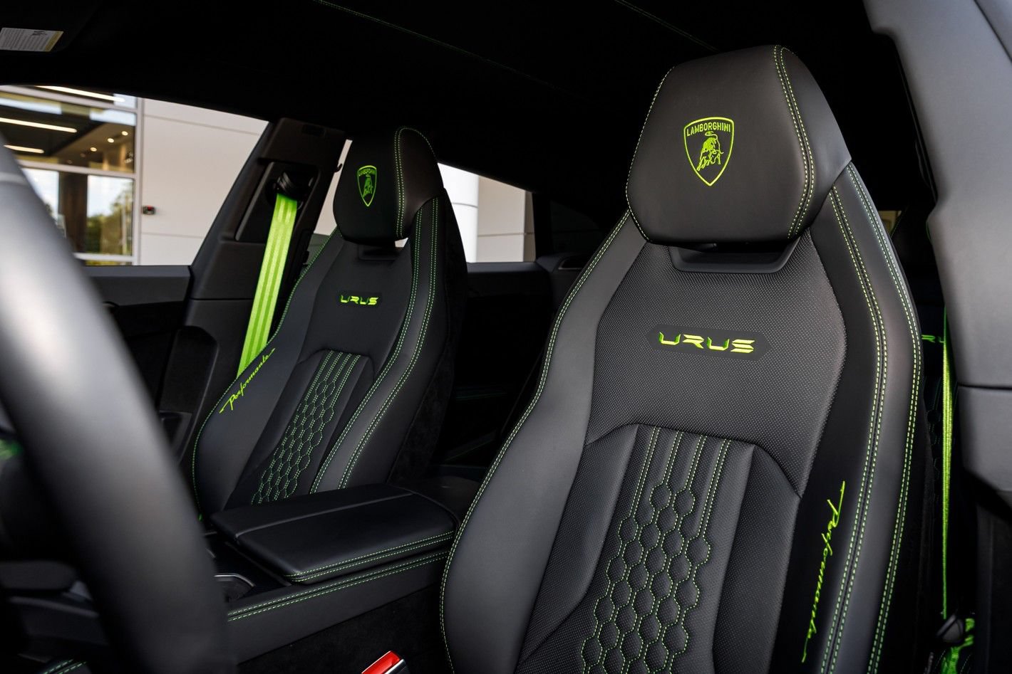 Used 2023 Lamborghini Urus Performante AWD/4WD image 48