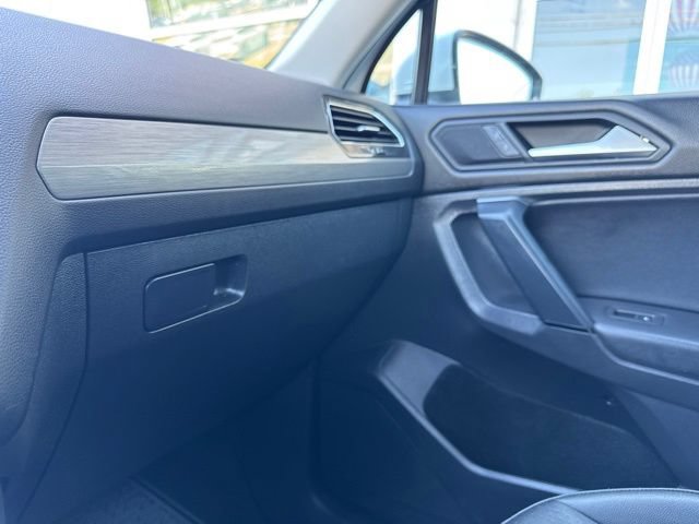 Used 2019 Volkswagen Tiguan SE w/ Panoramic Sunroof Package AWD/4WD image 16