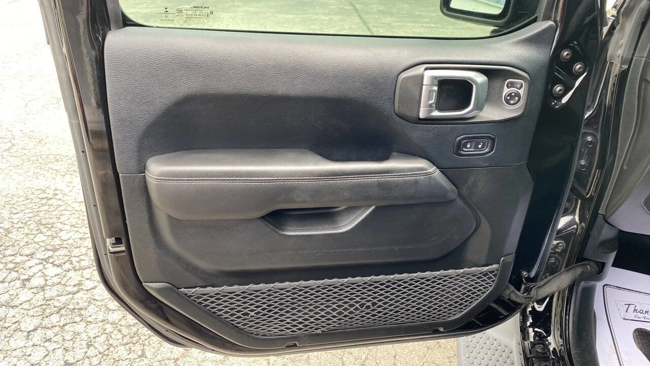 Used 2018 Jeep Wrangler Unlimited Sahara image 13