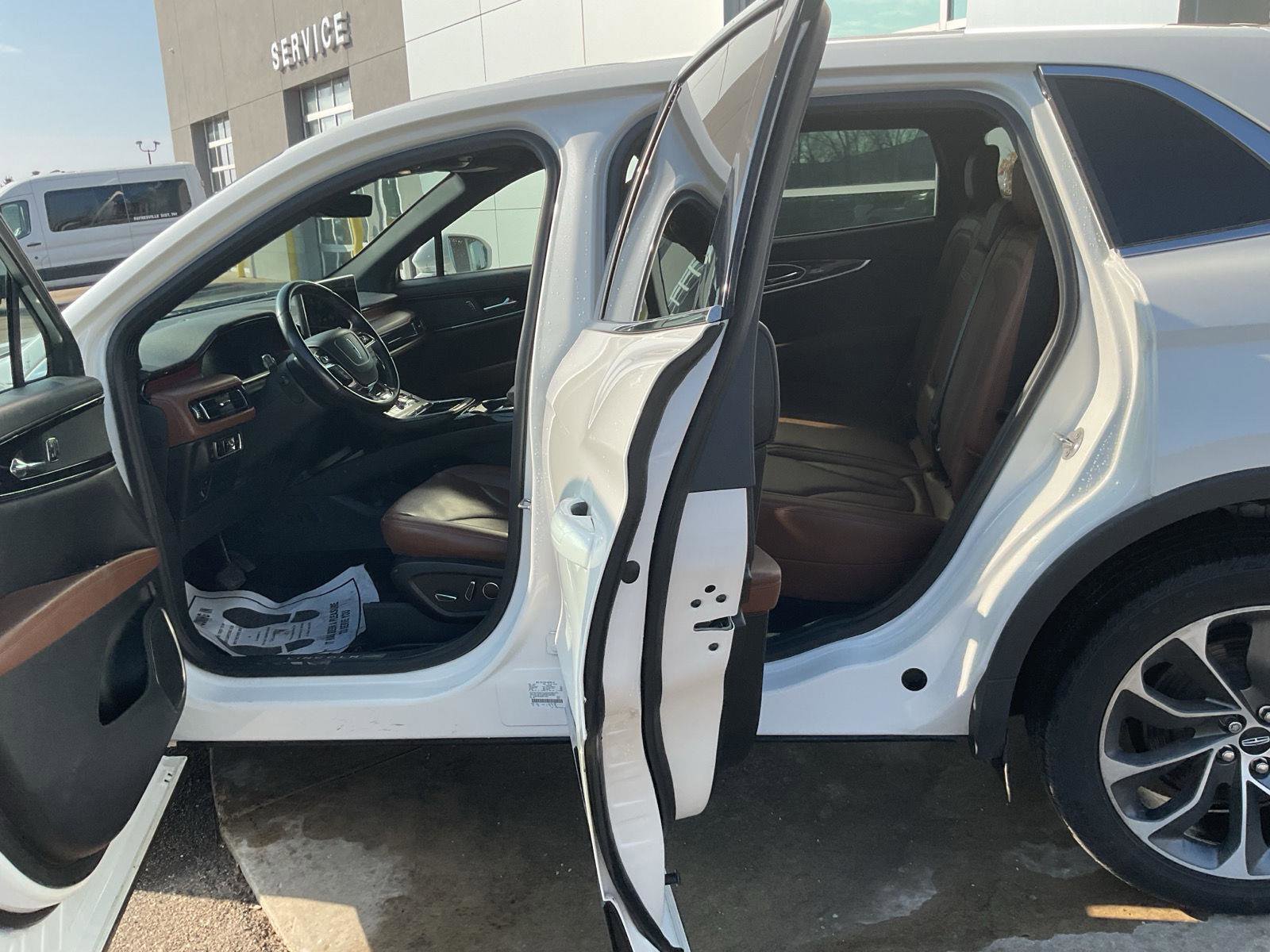 Used 2023 Lincoln Nautilus Reserve image 24