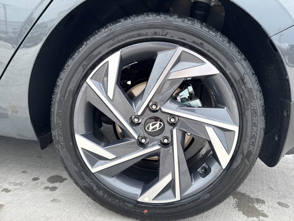 New 2025 Hyundai Elantra Limited image 9