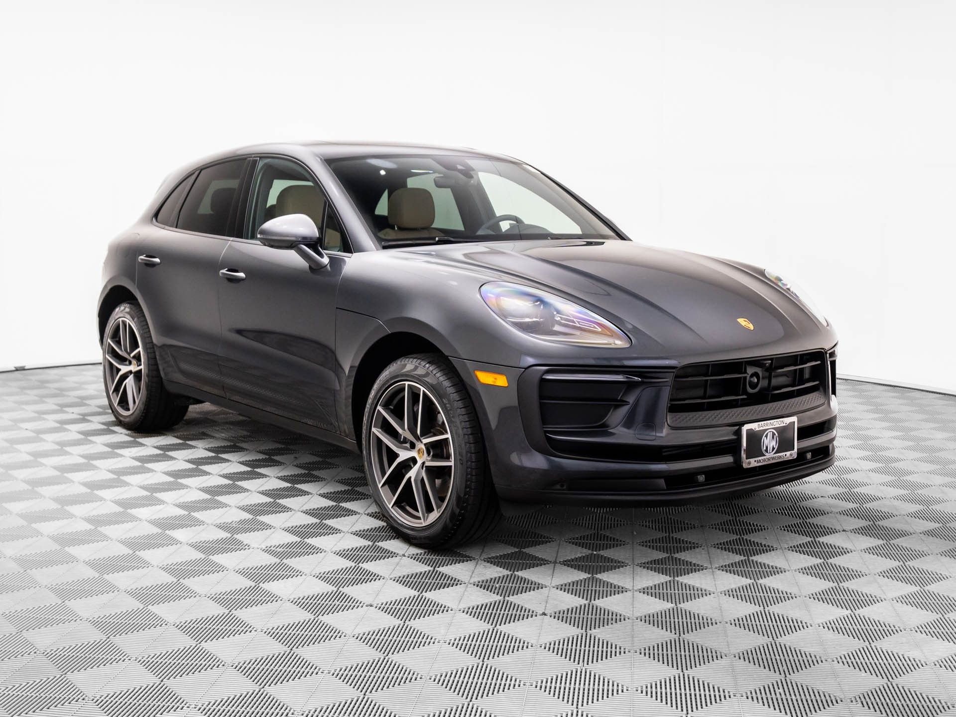 Certified 2025 Porsche Macan image 6