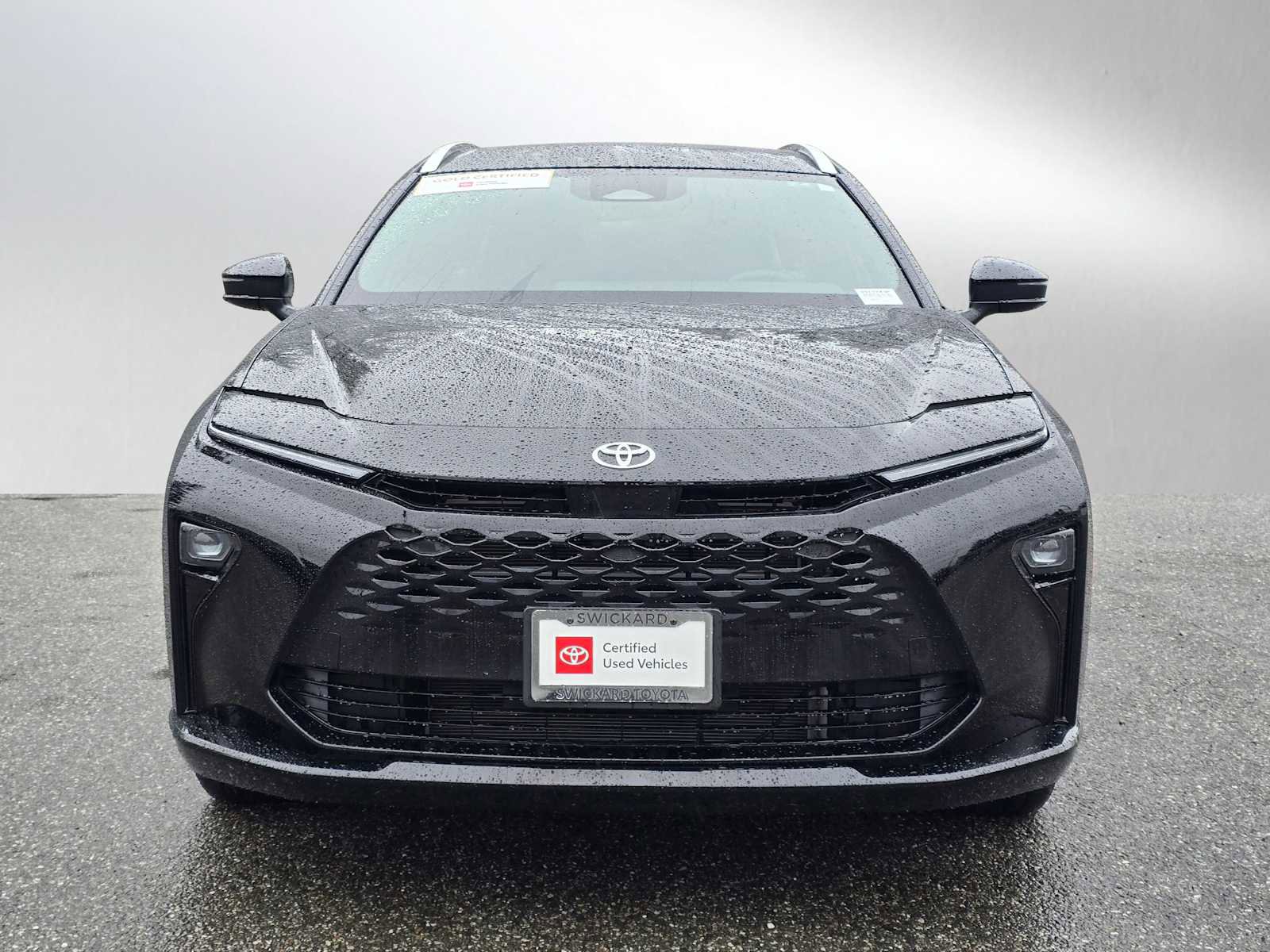 Used 2025 Toyota Crown Signia XLE image 2