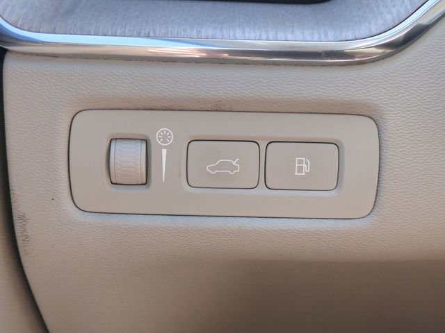 Used 2022 Volvo XC60 T8 Inscription w/ Advanced Package image 16