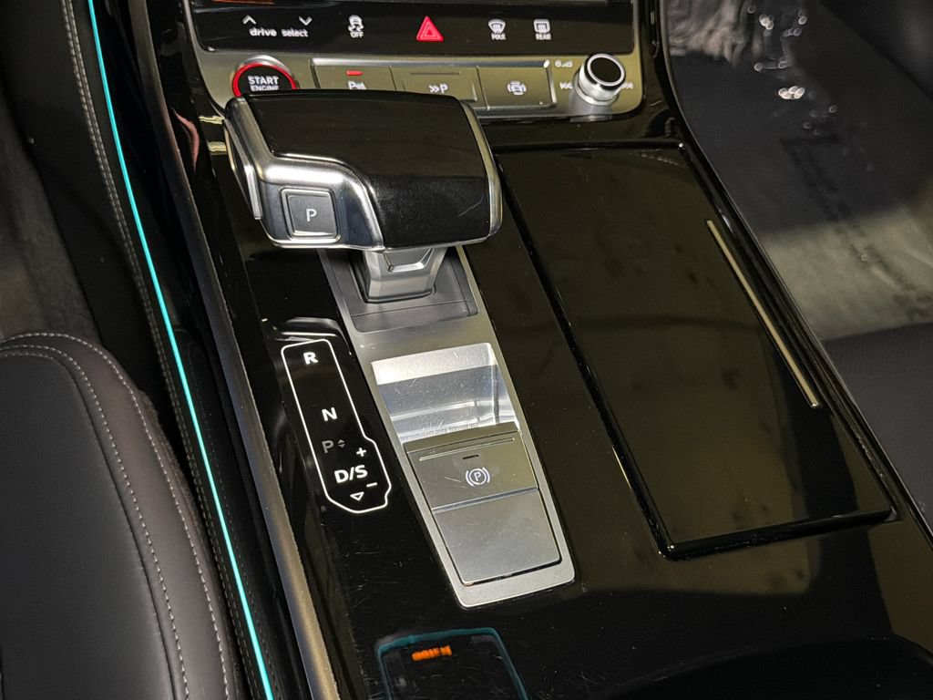 Used 2024 Audi S8 AWD/4WD image 29