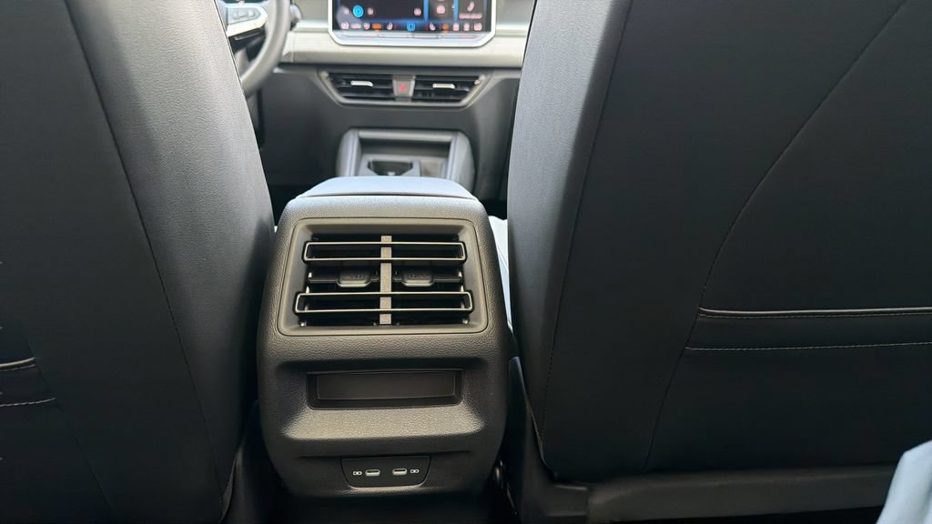 New 2026 Volkswagen Tiguan SE FWD image 25