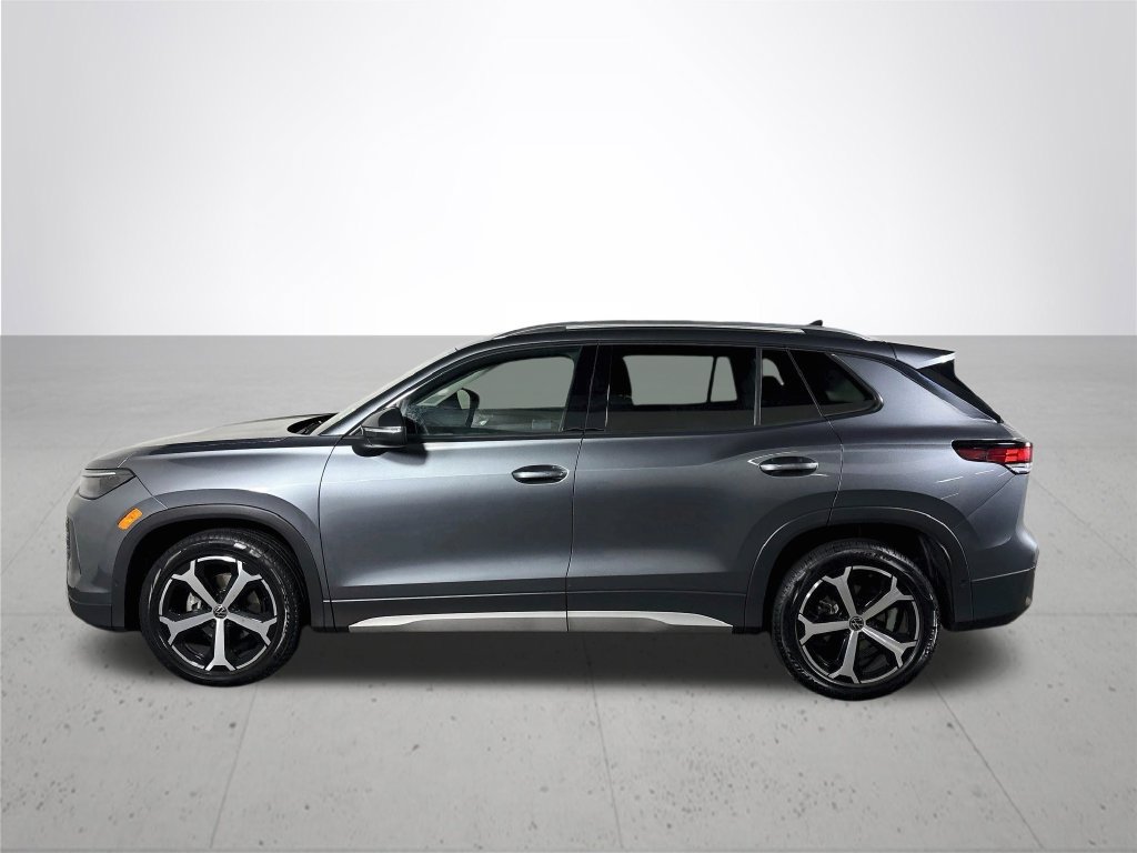 Certified 2025 Volkswagen Tiguan SE FWD image 10