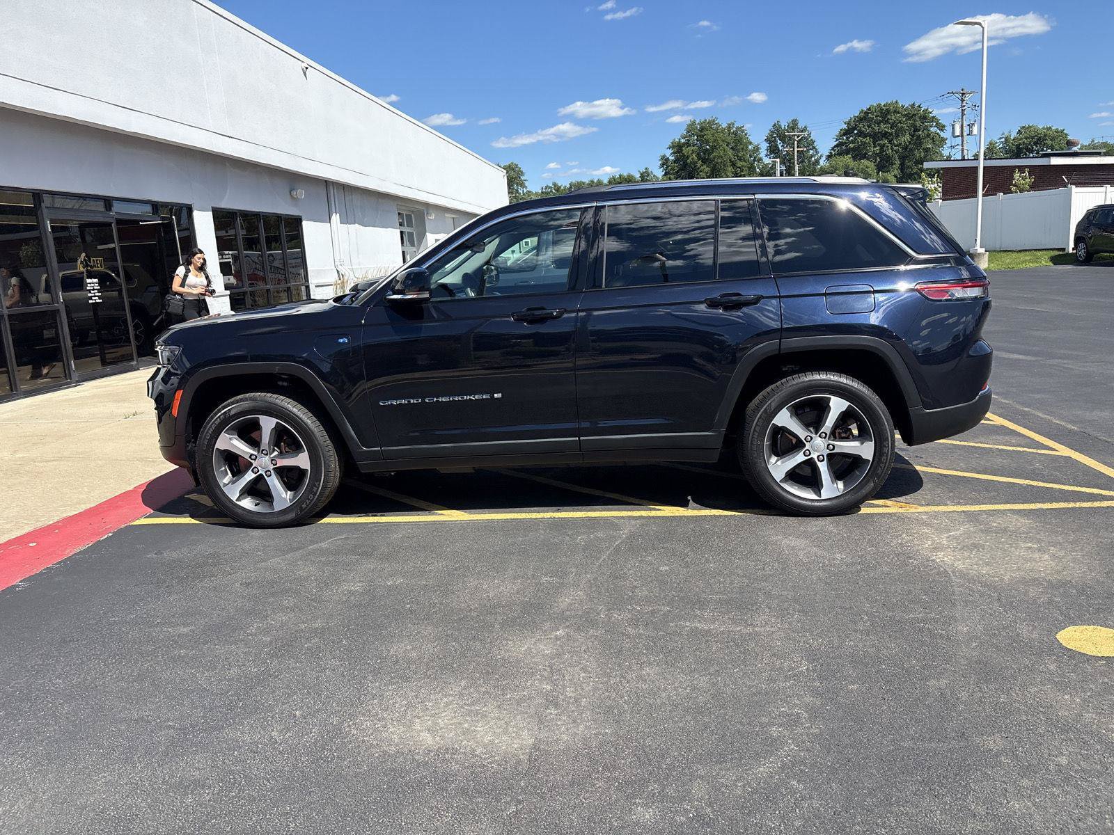 Used 2022 Jeep Grand Cherokee Limited 4xe AWD/4WD image 8