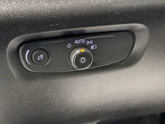 Used 2023 Chevrolet Traverse LT w/ LT Premium Package image 19