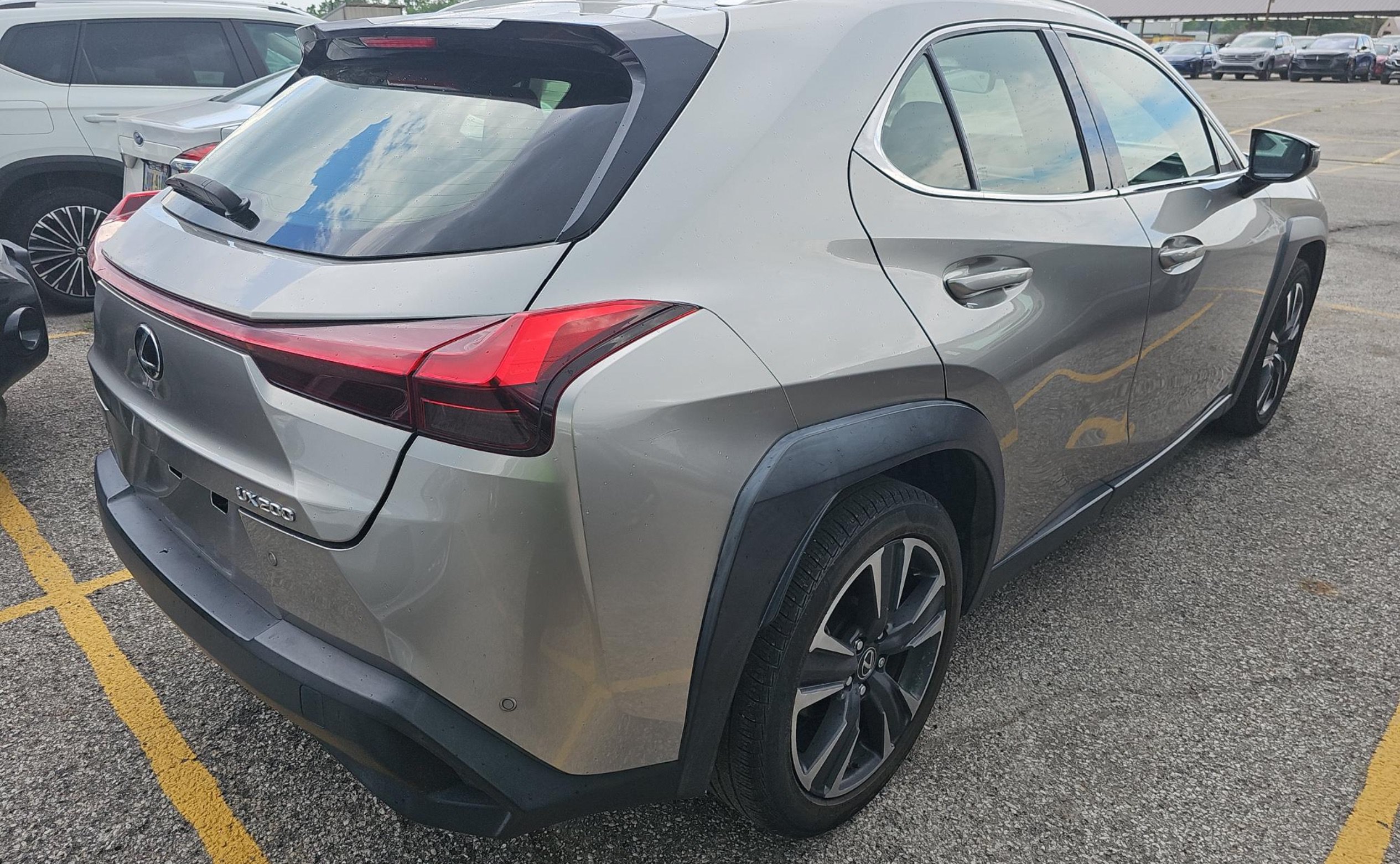 Used 2020 Lexus UX 200 w/ Premium Package FWD image 4