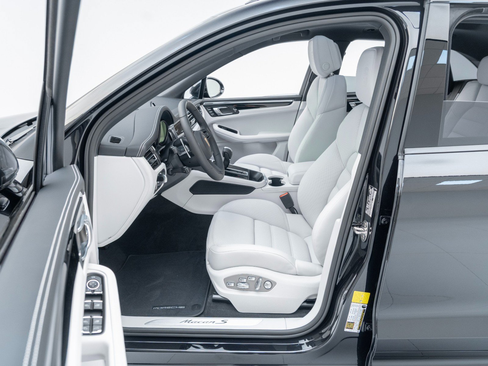 New 2026 Porsche Macan S AWD/4WD image 18