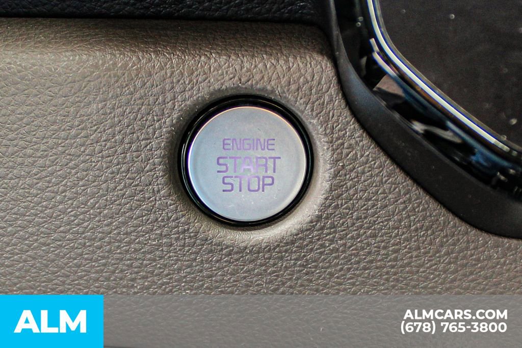 Used 2025 Kia Carnival FWD image 29
