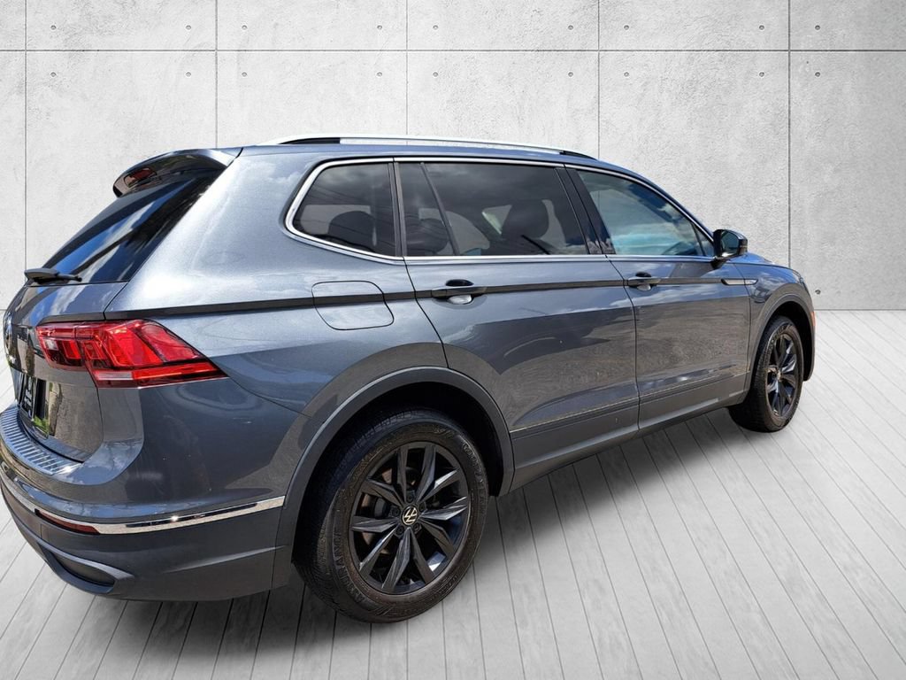 Used 2024 Volkswagen Tiguan SE w/ Panoramic Sunroof Package FWD image 5