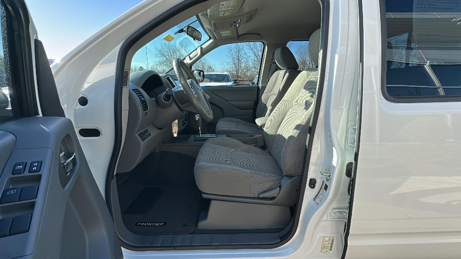 Certified 2019 Nissan Frontier SV image 12