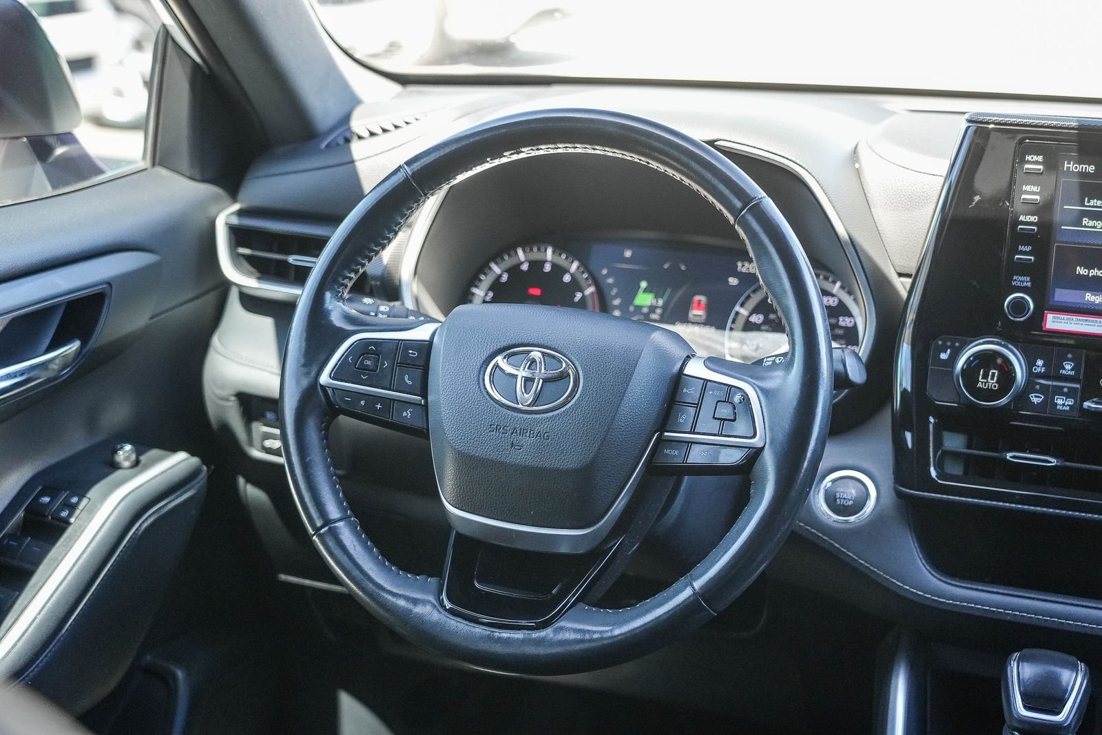Used 2022 Toyota Highlander XSE FWD image 15