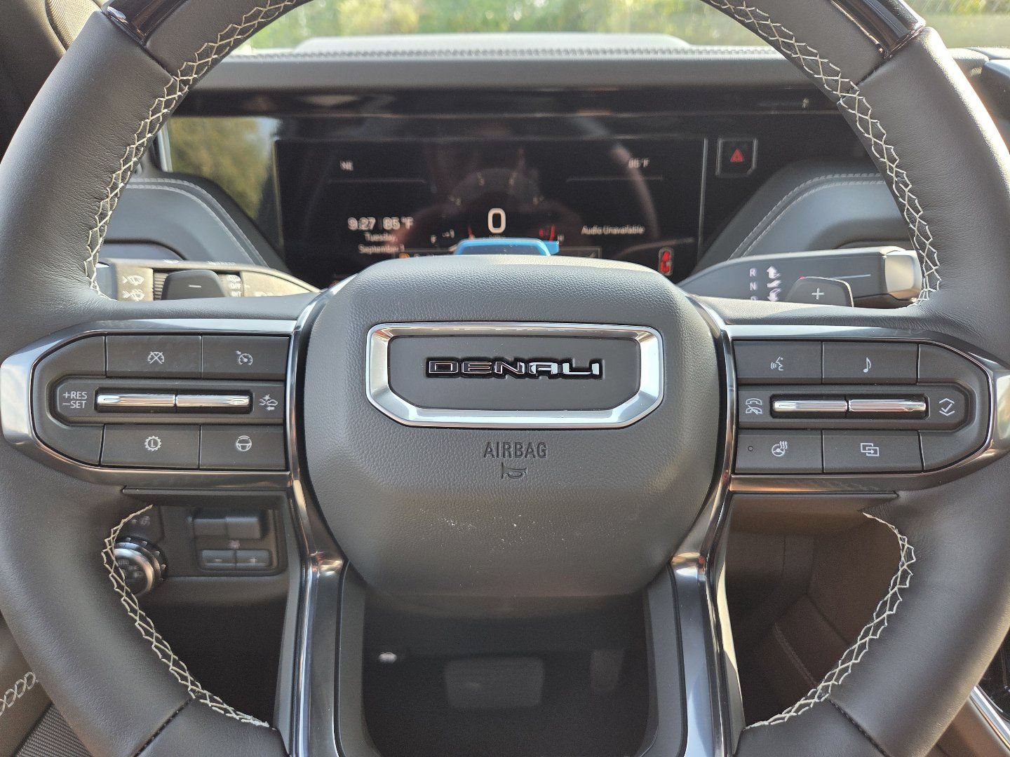 New 2026 GMC Yukon Denali Ultimate w/ LPO, Floor Liner Package AWD/4WD image 38